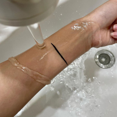 Bút Kẻ Mắt Nước Không Lem Không Trôi Nét Kẻ Siêu Mãnh Kissme Heroine Make Eyeline Màu Đen (0.4 mL)