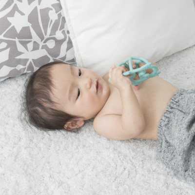 Gặm nướu đồ chơi 3D silicone khỏe nướu chắc tay Richell Nhật Bản | Baby