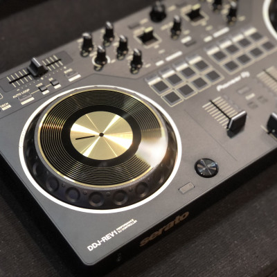 Máy DJ Controller 2 kênh sử dụng Serato  DJ  DDJ REV1 phiên bản viền vàng Pioneer  - Hàng chính hãng