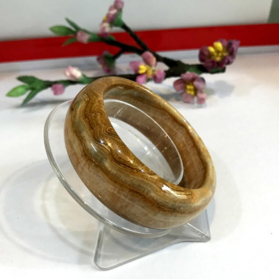 Vòng tay đá tự nhiên màu vàng vân bản to 2 cm cho bóng và có vân