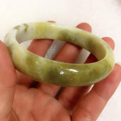 Vòng tay cẩm thạch ngọc serpentine màu xanh cốm nguồn gốc Viet Nam