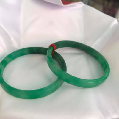 Cặp Vòng Cẩm Thạch Bản Vuông 52mm Xanh Ngọc Lý Đậm Bóng Đẹp  Ni 52mm x cao 7mm x dầy 4mm  Nữ Mạng Thủy Mộc Hỏa 50kg -> 56kg đeo ạ