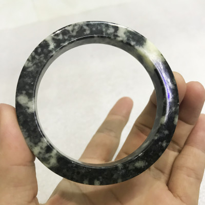 Vòng cẩm thạch vuông nhỏ 1 cm, màu vàng chanh  cho nữ cẩm thạch cho mệnh Thủy và Kim. VONGVUONGNU