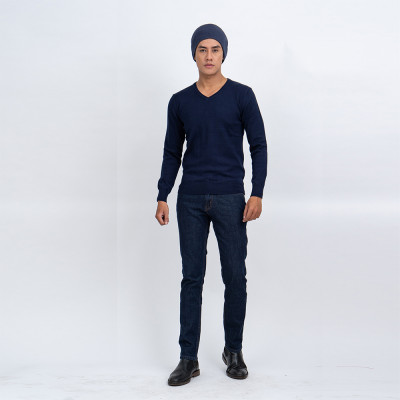 Áo len nam dài tay cổ tim màu xanh đen NOVELTY 180559I