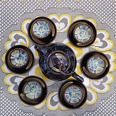 Bộ ấm chén Bát Tràng cao cấp men đen vẽ hoa trong lòng gốm