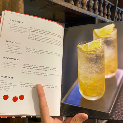 Sách - The Classic Cocktail Bible by William Reavell | Food and Drink Cookbook Recipe English