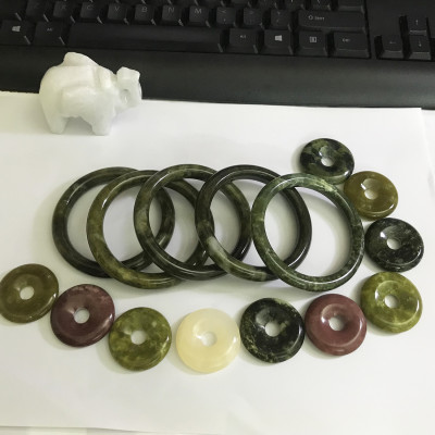 Vòng tay cẩm thạch ngọc tự nhiên của VN màu xanh cho người mệnh Hỏa và Mộc nhiều size