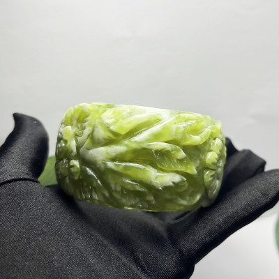 Vòng tay ngọc chạm hoa bản cối size 5.4cm của Xưởng chế tác Đá Phong Thủy Mỹ Nghệ An An