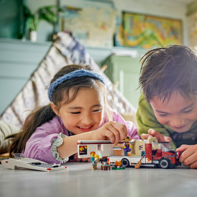 LEGO CITY 60454 Đồ Chơi Lắp Ráp Xe Van Du Lịch (385 Chi Tiết)