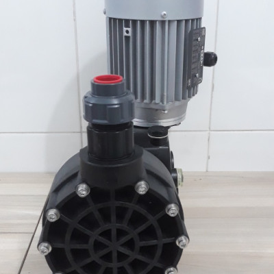 Bơm định lượng hóa chất, Hiệu FG - FGM54B1, lưu lượng 54 lít/giờ, công suất 0.18 kW, hướng dẫn lắp đặt vận hành, bảo hành chính hãng.