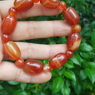 Vòng tay nữ đá mã não đỏ vân phối kiểu hạt thống hạt tròn size hạt 13mm Màu đỏ đậm nhạt vân tự nhiên nữ mệnh hoả mệnh thổ đeo may mắn rẻ xinh đẹp ạ