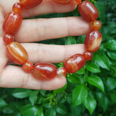 Vòng tay nữ đá mã não đỏ vân phối kiểu hạt thống hạt tròn size hạt 13mm Màu đỏ đậm nhạt vân tự nhiên nữ mệnh hoả mệnh thổ đeo may mắn rẻ xinh đẹp ạ