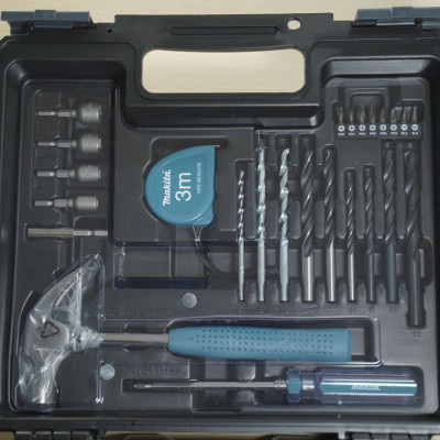 Máy khoan búa(13mm)(26 cái phụ kiện) Makita M8103KX2B