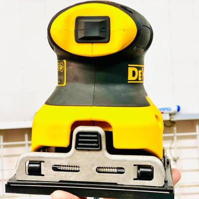 MÁY CHÀ NHÁM CẦM TAY 230W-1/4" DEWALT DWE6411-B1- HÀNG CHÍNH HÃNG