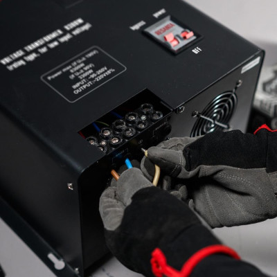 MÁY ỔN ÁP 8300W (LOẠI RƠLE, CHO ĐIỆN ÁP ĐẦU VÀO THẤP) RESANTA/HUTER 63/1/23 - HÀNG CHÍNH HÃNG