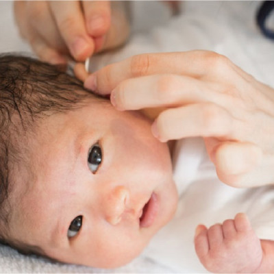 Hộp 200 tăm bông siêu mềm kháng khuẩn cho bé Sanyo, khả năng thấm hút nước vượt trội giúp cho việc vệ sinh tai, mũi cho bé một cách nhanh chóng và hiệu quả - nội địa Nhật Bản 