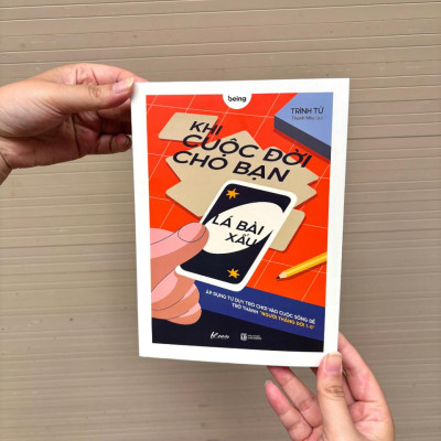Sách Khi Cuộc Đời Cho Bạn Lá Bài Xấu - AZB