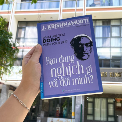 Sách - Bạn Đang Nghịch Gì Với Đời Mình? (Jiddu Krishnamurti) - SBOOKS