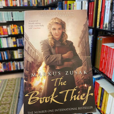 Sách - The Book Thief by Markus Zusak | Best of #BookTok / The #1 International Bestseller