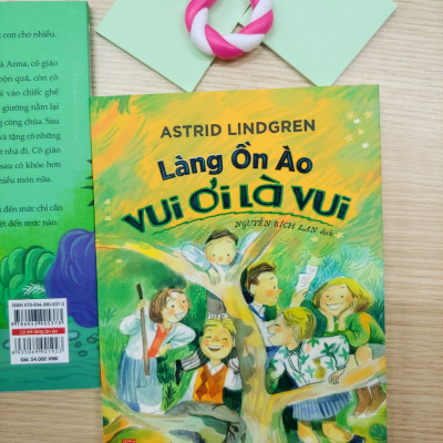 Làng ồn ào vui ơi là vui - Astrid Lindgren