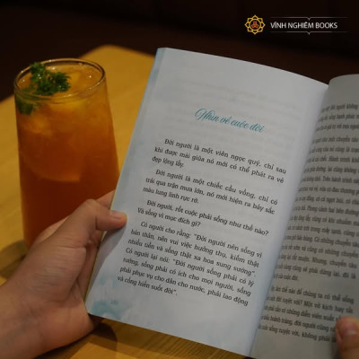 Sách -  Sống Với Hiện Tại - Vĩnh Nghiêm Books