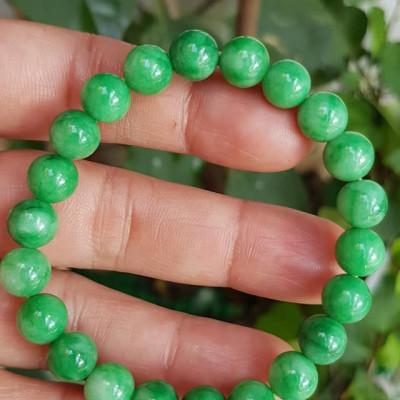 Vòng tay phong thủy đá cẩm thạch xanh tươi size hạt 8mm hay 8li màu xanh ngọc tươi trẻ đẹp nữ mệnh mộc mệnh hỏa mệnh thủy ạ