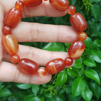 Vòng tay nữ đá mã não đỏ vân phối kiểu hạt thống hạt tròn size hạt 13mm Màu đỏ đậm nhạt vân tự nhiên nữ mệnh hoả mệnh thổ đeo may mắn rẻ xinh đẹp ạ