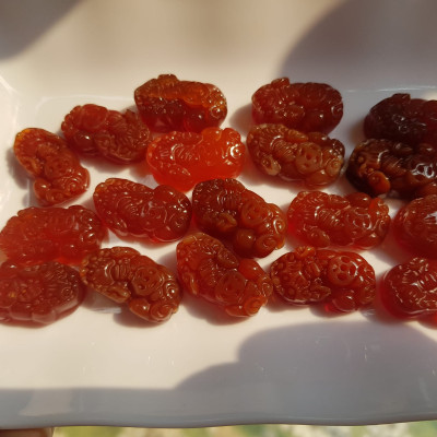 Tỳ hưu đỏ phối vòng tay nữ 8- 12ly Chất liệu đá mã não đỏ đỏ cam nhẹ ạ Kích thước dài 25mm x ngang16mm x cao 8mm anh chị phối vòng tay lên hạt nhỏ vừa size nam nữ ạ