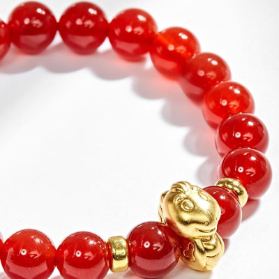 Vòng Tay Đá Mã Não Đỏ Charm Tuổi Tỵ Bạc Mạ Vàng 24K Ngọc Quý Gemstones