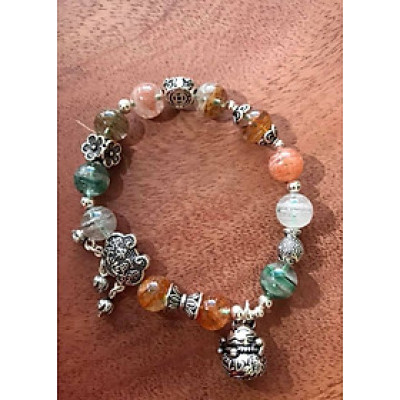 VÒNG THẠCH ANH ƯU LINH PHỐI PHỤ KIỆN HÌNH MÈO MAY MẮN VÀ HOA ĐÍNH  ĐÁ THIÊN NHIÊN (10MM)