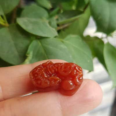 Tỳ hưu đỏ phối vòng tay nữ 8- 12ly Chất liệu đá mã não đỏ đỏ cam nhẹ ạ Kích thước dài 25mm x ngang16mm x cao 8mm anh chị phối vòng tay lên hạt nhỏ vừa size nam nữ ạ