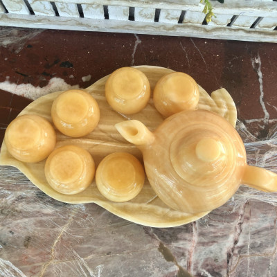 Bộ ấm trà với dĩa kiểu chếc lá đá ngọc hoàng long