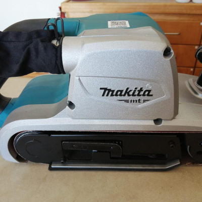 MÁY CHÀ NHÁM BĂNG 940W 100MM MAKITA M9400B - HÀNG CHÍNH HÃNG