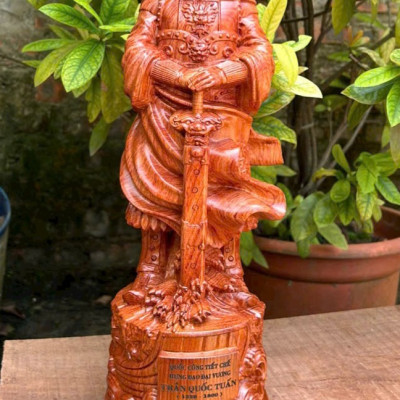 Tượng  thánh trần quốc tuấn trần hưng đạo vương bằng gỗ hương đá  cao 40cm