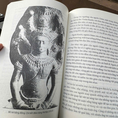 CON NGƯỜI VÀ NGHỆ THUẬT CHĂM – Jeanne Leuba – Trường Phương Books - NXB Thuận Hóa