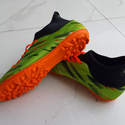 GIÀY ĐÁ BÓNG SÂN CỎ NHÂN TẠO CỔ THUN HOẠ TIẾT SAO BĂNG LẠ MẮT ( GIÀY ĐÃ ĐƯỢC MAY TOÀN BỘ ĐẾ )