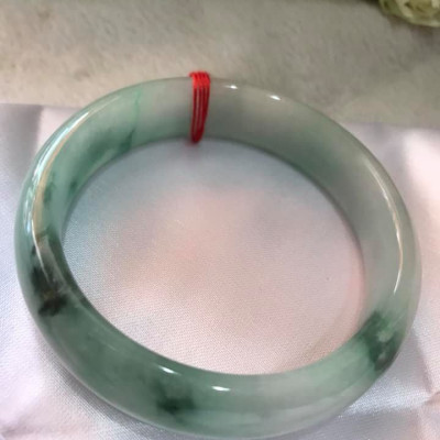 VÒNG NAM MỚI BẢN HẸ T LÝ 63MM BC2F ĐÁ CẨM THẠCH TỰ NHIÊN XANH 3 VÂN ĐẬM NAM ĐEO 75KG - 88KG