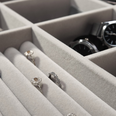 Phụ kiện của tủ áo (Kệ để đồ trang sức ray giảm chấn có vách ngăn, bề mặt bọc da dòng đương đại Grey mã GW001.800/ GW001.800A)