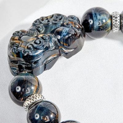 Vòng đá mắt hổ phối tỳ hưu Ngọc Quý Gemstones