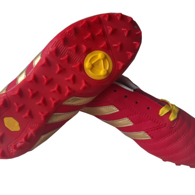 GIÀY ĐÁ BÓNG SÂN CỎ NHÂN TẠO 3 SỌC MÀU ĐỎ