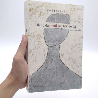 Tiếng Đàn Môi Sau Bờ Rào Đá