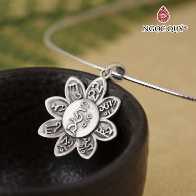 Charm treo hoa khắc chú bát nhã - Ngọc Quý Gemstones
