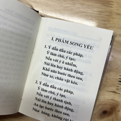 Kinh pháp cú  - khổ 8x11cm- tặng kèm bọc sách