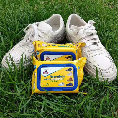 Giấy vệ sinh  giày bịch 30 tờ , vệ sinh các giày thể thao , các loại da , siêu sạch ,giúp sáng bóng , sạch sẽ , tiện lợi nhỏ gọn dễ dàng mang theo mọi nơi 