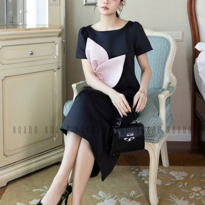 Đầm đen cổ thuyền phối hoa NGADO , đầm dự tiệc , đầm bút chì
