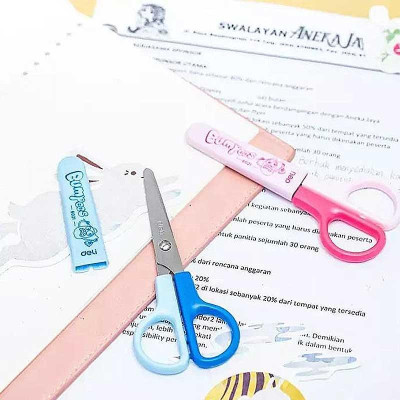 Kéo Thủ Công Nhỏ 121mm - Deli 6021 - Màu Hồng