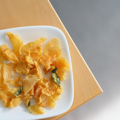 Khoai tây trứng muối Salted Egg Potato Chips 210g IRVINS