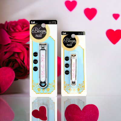 Bấm Móng Tay Inox Hoa Văn Cỡ Lớn Kai Razor 01069-HC3604 (Màu Trắng)