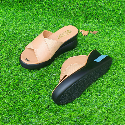 Dép nữ đế xuồng 7cm Trường Hải trung niên 2 màu đen, kem PU nhẹ DN145