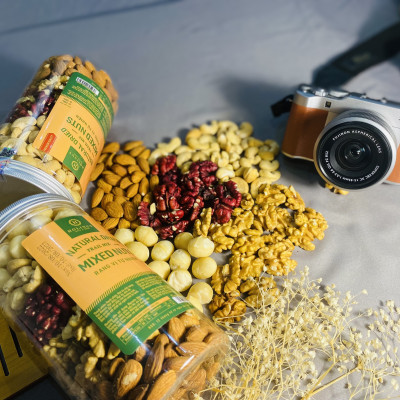 Mix nhân hạt cao cấp Thương Hiệu HOLINUT / Nhân óc chó vàng, nhân óc chó đỏ, nhân macca, hạt hạnh nhân, hạt điều - đóng gói 500gr